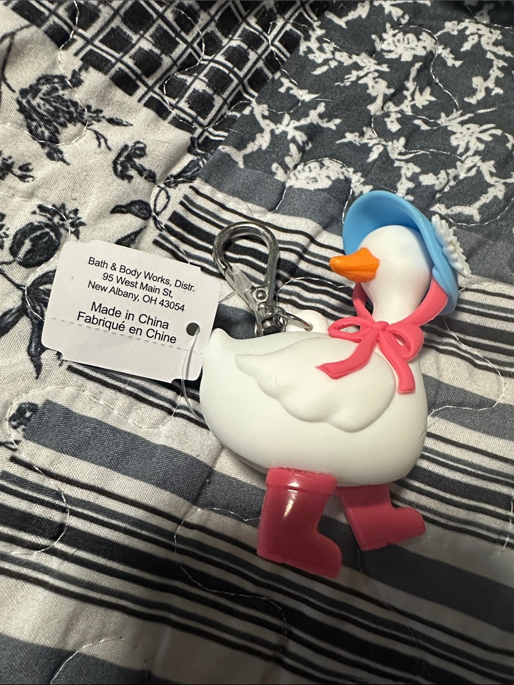 White Duck with Bonnet Pocketbac Holder